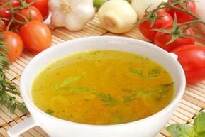 Caldo de galinha sem sal na dieta alimentar