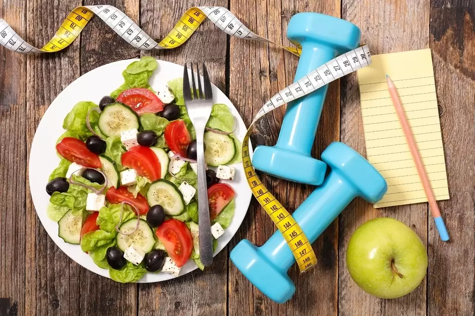 Uma dieta de baixa caloria na dieta favorita, juntamente com o treinamento, ajudará você a perder peso de forma eficaz