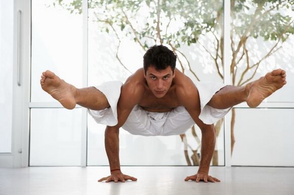 Além de perder peso, o power yoga cria uma bela definição muscular